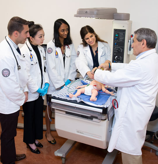 DO students working with faculty in the PCOM Georgia Simulation Center