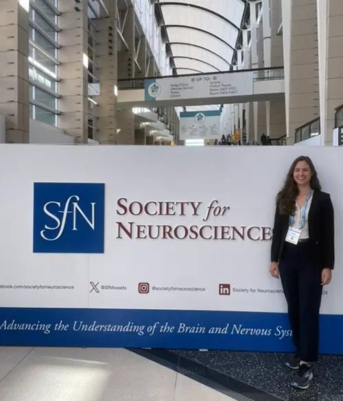 Maya Rakoczy (DO ’28) stands in front of the Society for Neuroscience conference sign in Chicago