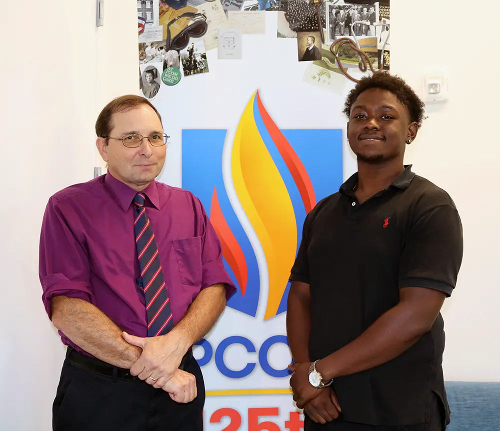 Thomas Last, PhD (left), Associate Professor of Biochemistry and Cellular Genetics at PCOM South Georgia, served as Scott Holmes’ mentor for the project “Differential Gene Expression Analysis of Bone Cells.”