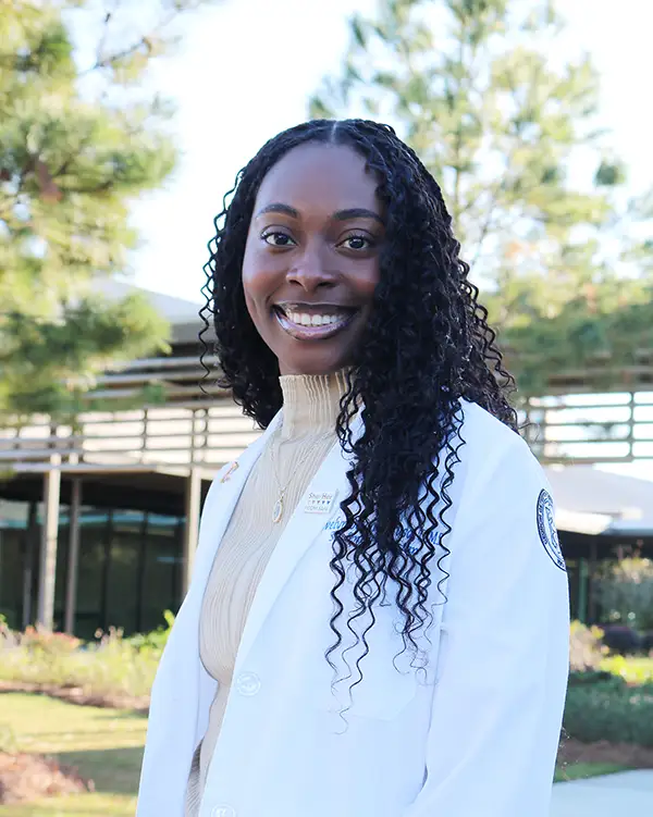 Evelyn Orusa (DO ‘27) poses outside PCOM South Georgia campus on sunny day