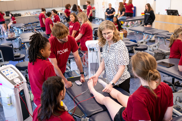 DPT students receive instruction from a faculty member