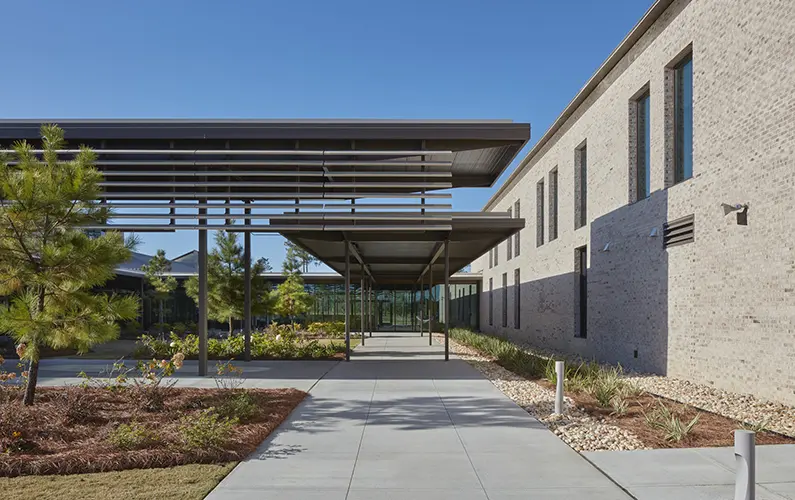 Beautifully landscaped courtyard in the center of the PCOM South Georgia campus building