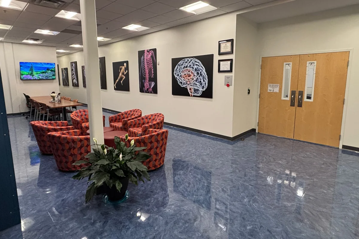 View of the study space area and tables and chairs in the DPT Education Center at PCOM Georgia